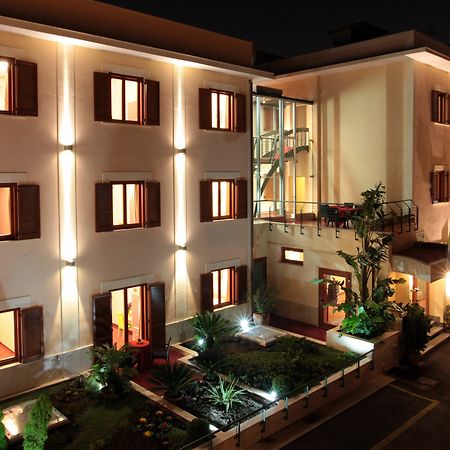 Diana Inn Accommodations Помпей Екстериор снимка